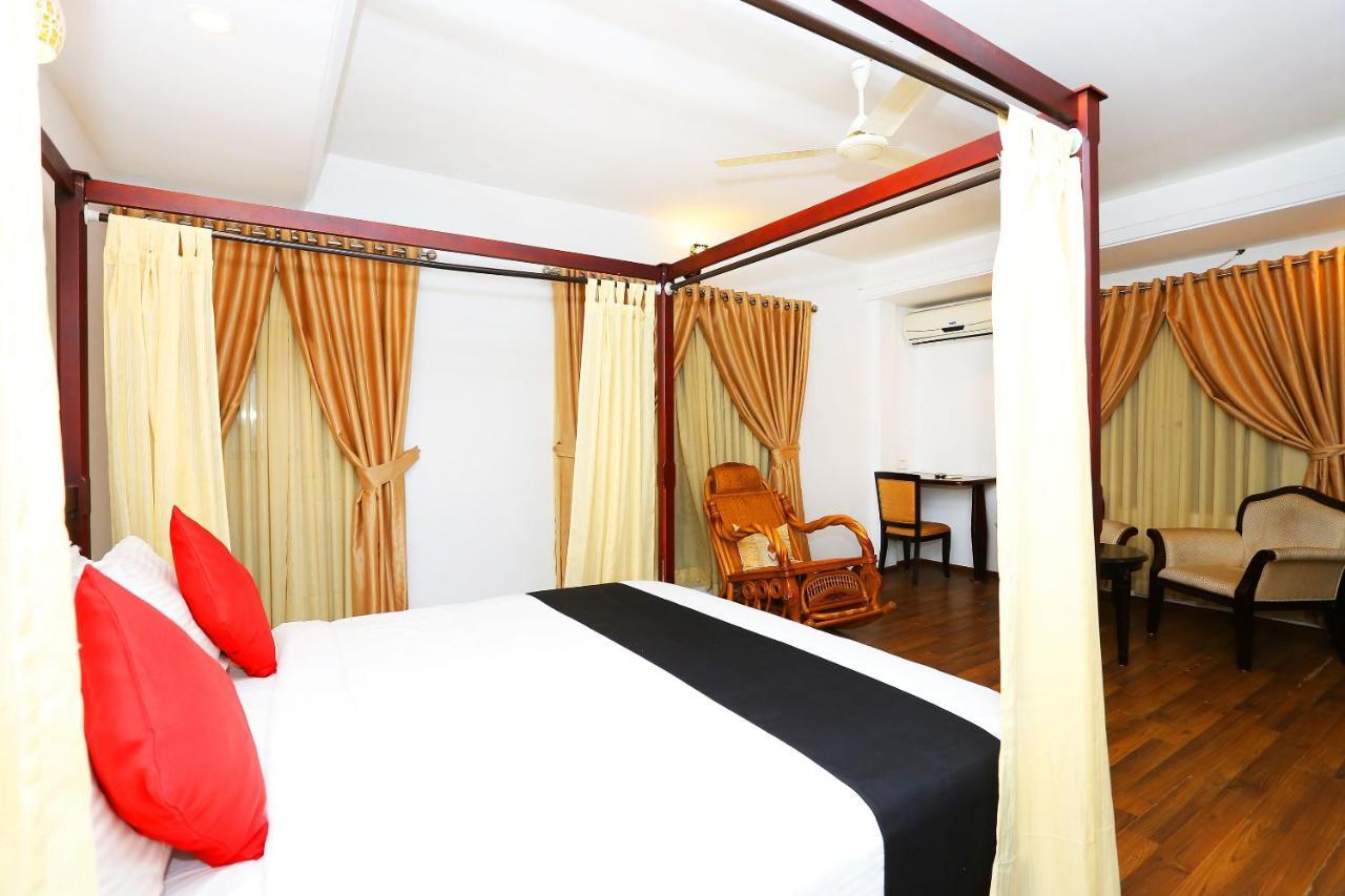 แคปิตัล โอ 37763 ไบรท์ เฮอริเทจ Hotel Kochi ภายนอก รูปภาพ